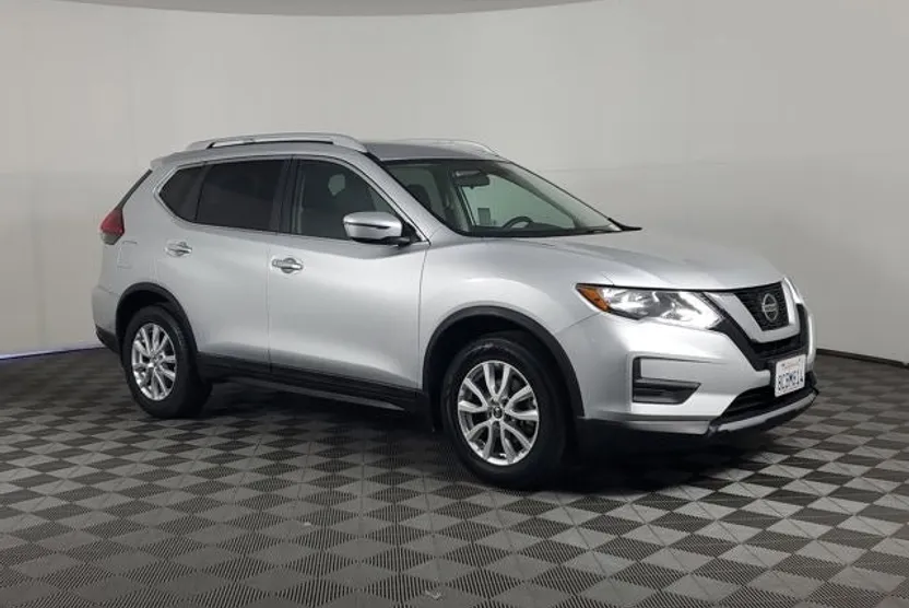 2018 Nissan Rogue SV photo 1