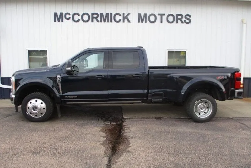 2023 Ford F-450 Lariat photo 1