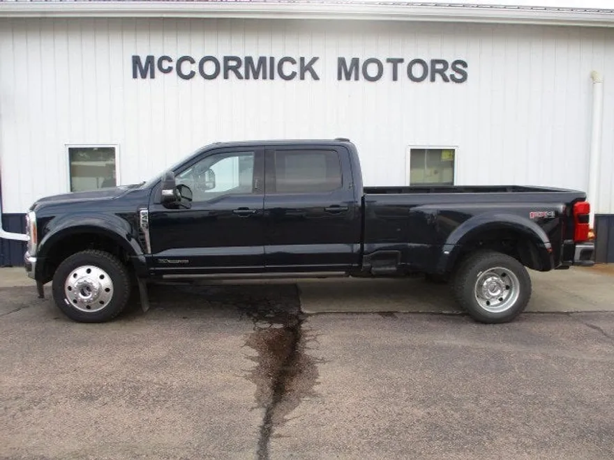 2023 Ford F-450 Lariat photo 1