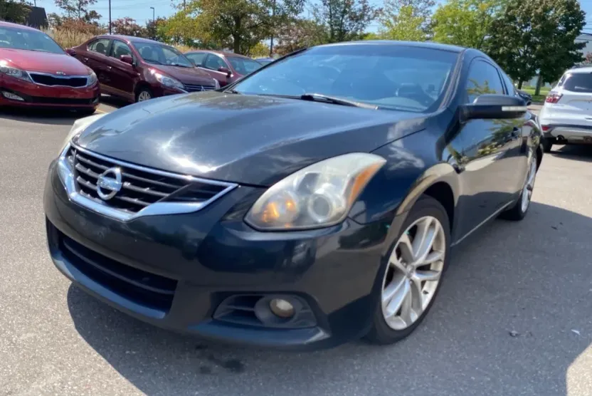 2012 Nissan Altima 3.5 SR photo 1