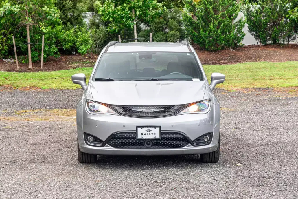 2020 Chrysler Pacifica Touring L photo 1