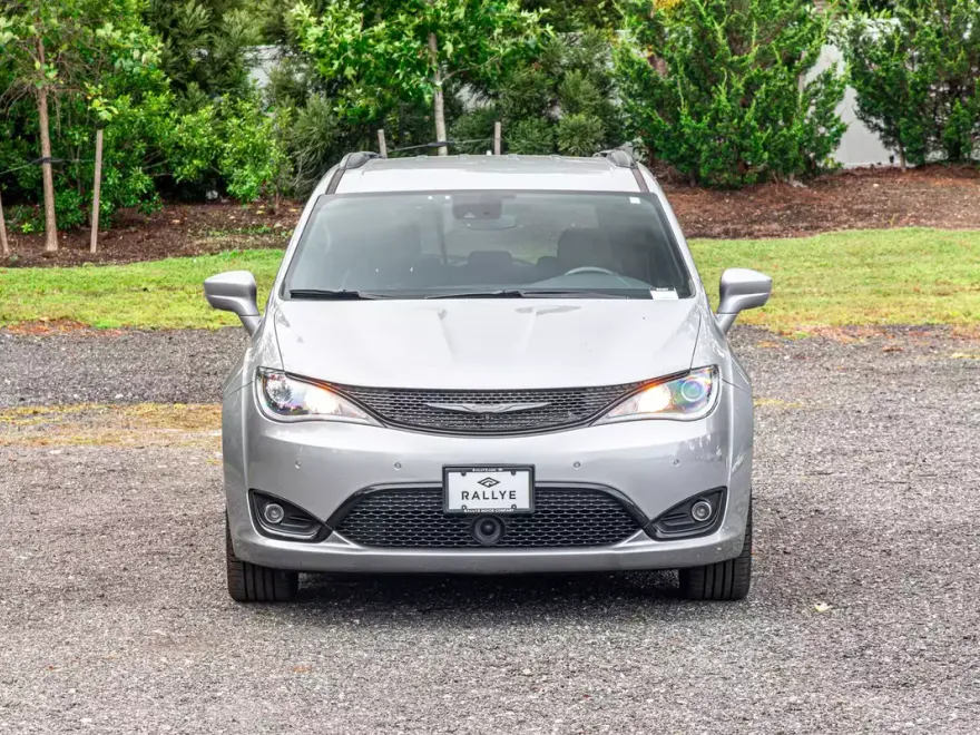 2020 Chrysler Pacifica Touring L photo 1