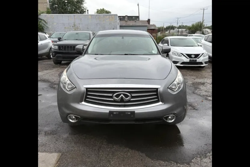 2016 Infiniti QX70 photo 1
