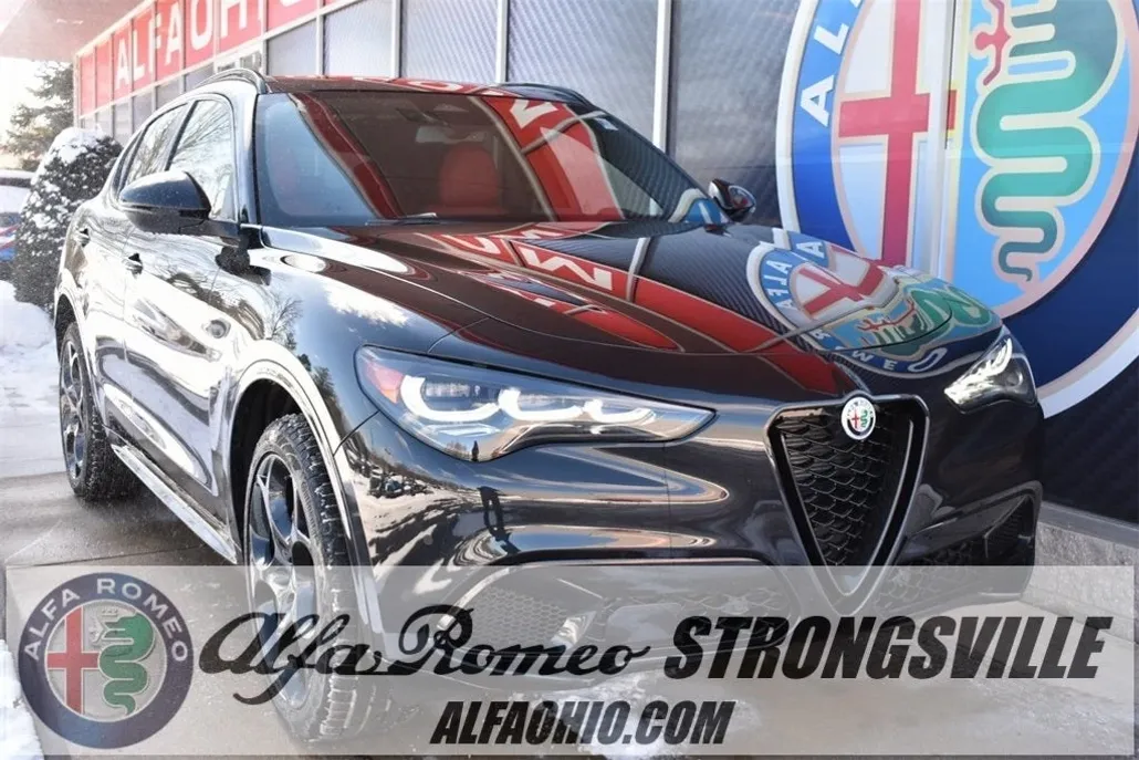 2025 Alfa Romeo Stelvio photo 1