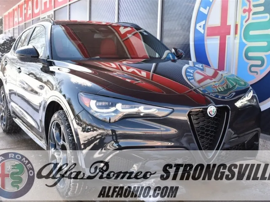 2025 Alfa Romeo Stelvio photo 1