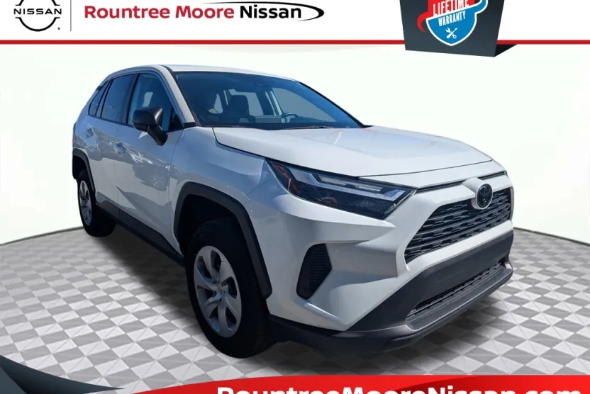 2024 Toyota RAV4 LE photo 1