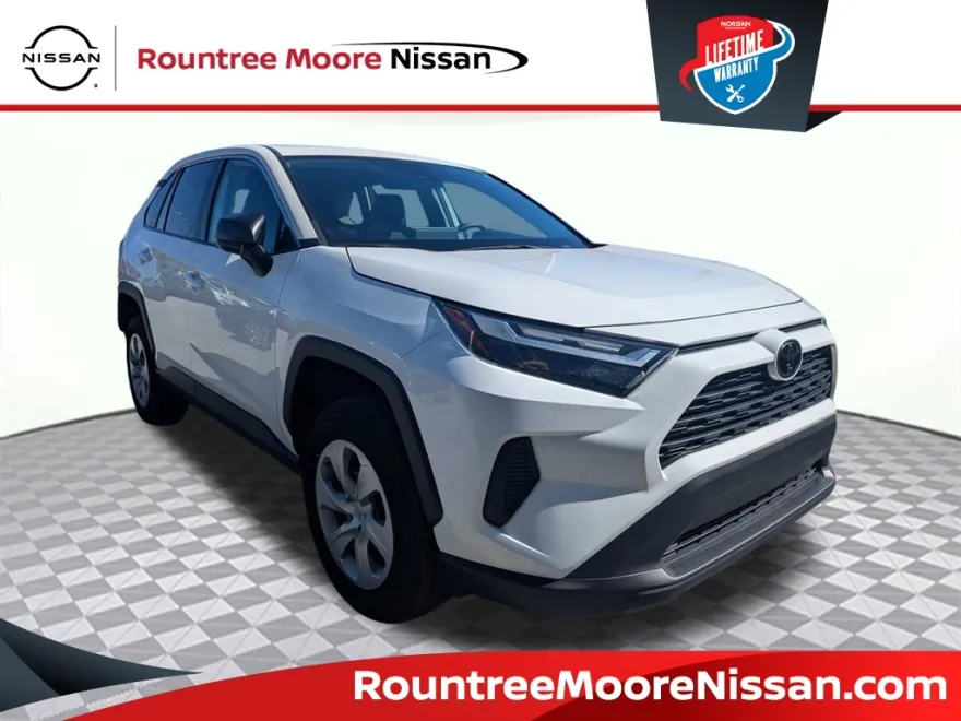 2024 Toyota RAV4 LE photo 1