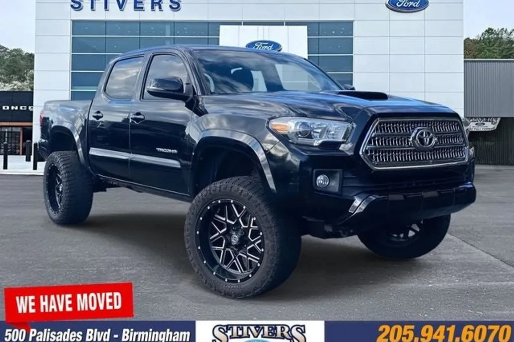 2016 Toyota Tacoma TRD Sport photo 1