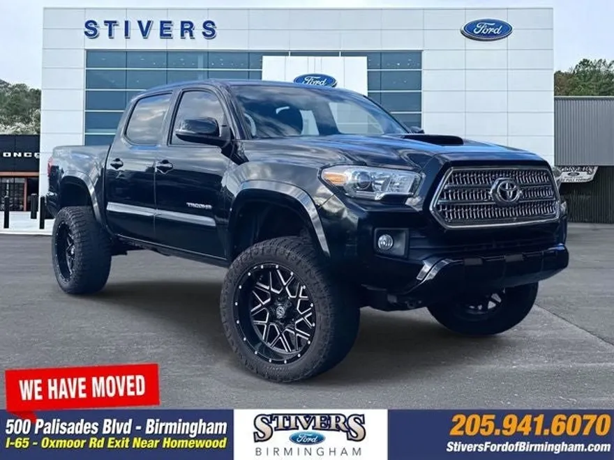 2016 Toyota Tacoma TRD Sport photo 1