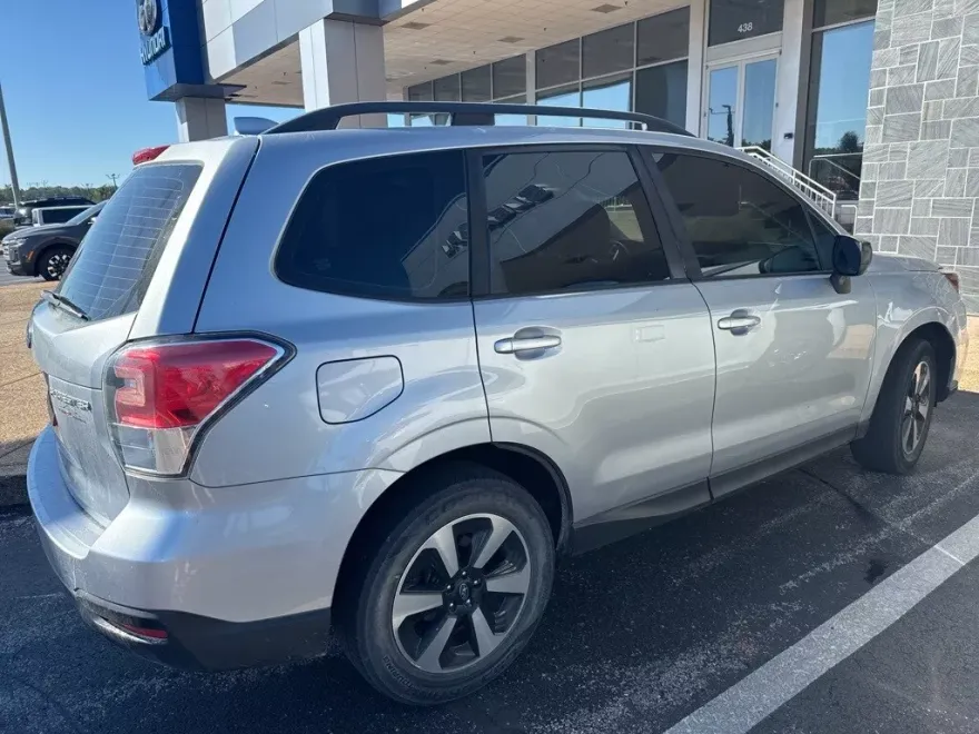 2018 Subaru Forester 2.5i photo 1