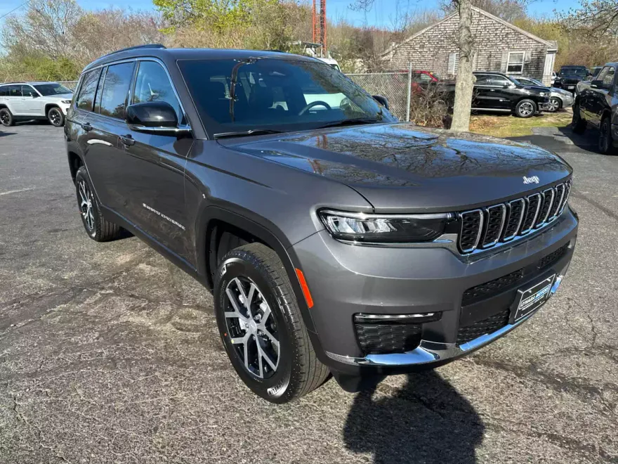 2025 Jeep Grand Cherokee Limited photo 1