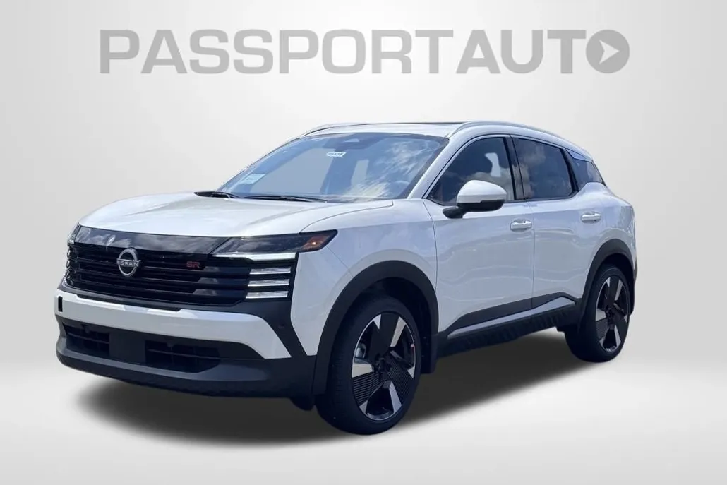 2025 Nissan Kicks SR photo 1