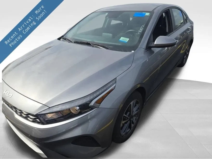 2024 Kia Forte LXS photo 1