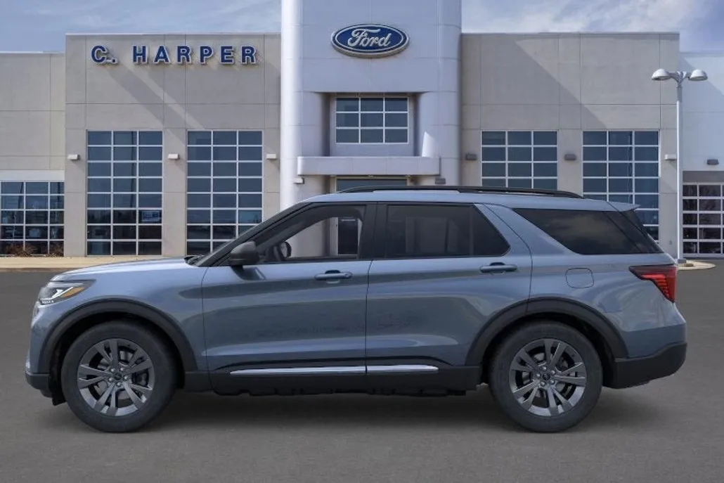 2025 Ford Explorer photo 1