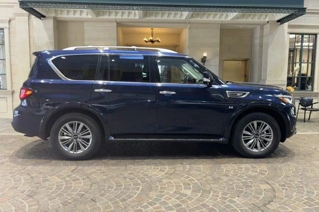 2019 Infiniti QX80 Luxe photo 1