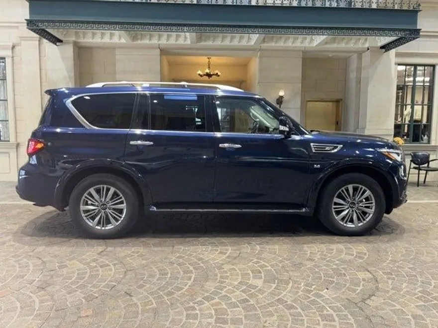 2019 Infiniti QX80 Luxe photo 1