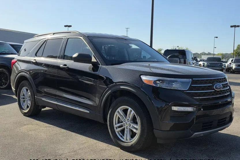 2023 Ford Explorer XLT photo 1
