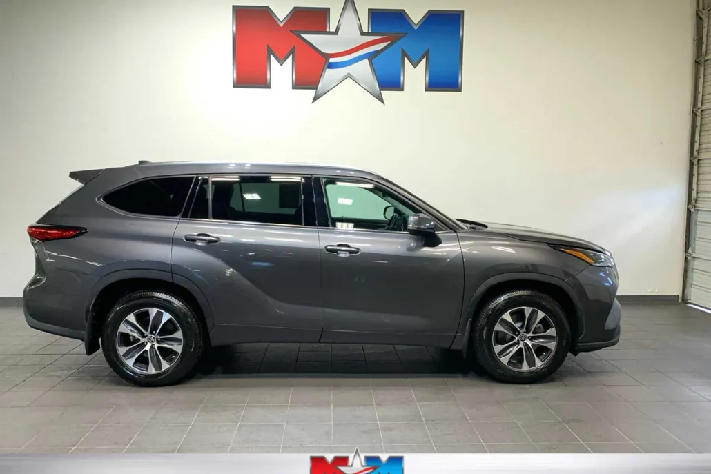 2021 Toyota Highlander XLE photo 1