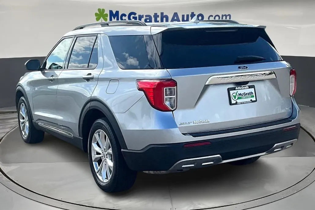 2020 Ford Explorer XLT photo 1