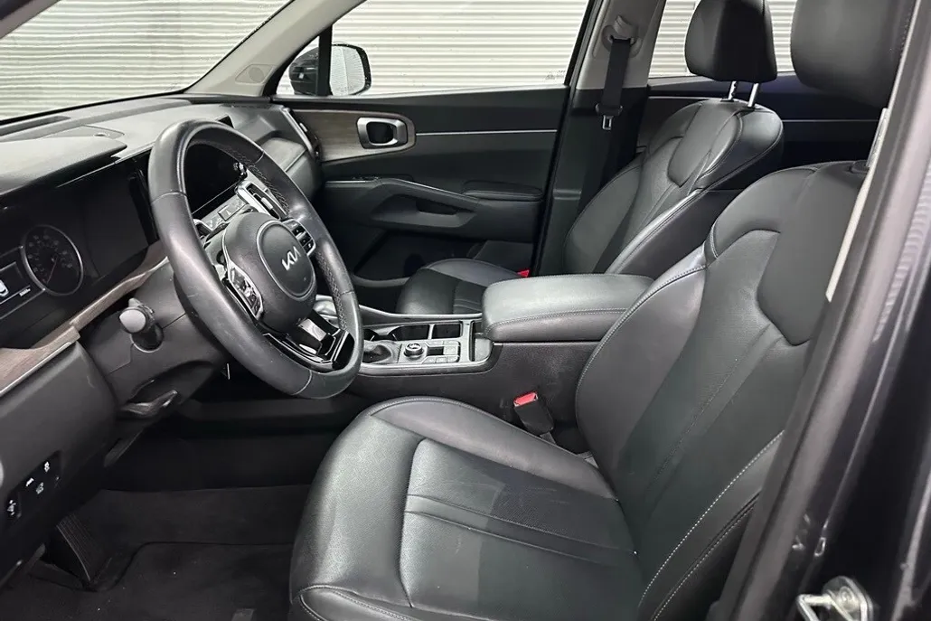 2023 Kia Sorento EX photo 1
