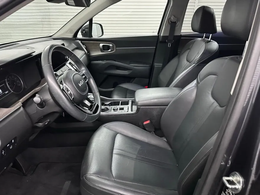 2023 Kia Sorento EX photo 1