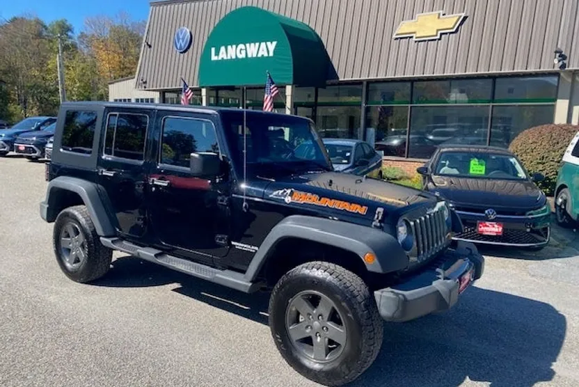 2010 Jeep Wrangler Unlimited Mountain photo 1