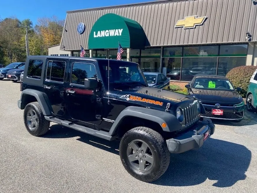 2010 Jeep Wrangler Unlimited Mountain photo 1