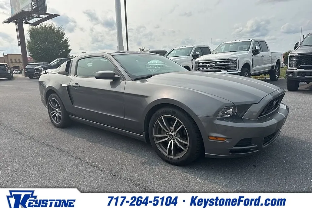 2014 Ford Mustang V6 Premium photo 1