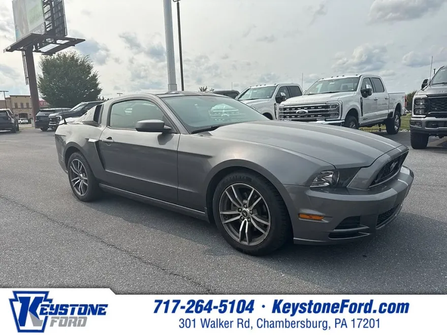 2014 Ford Mustang V6 Premium photo 1
