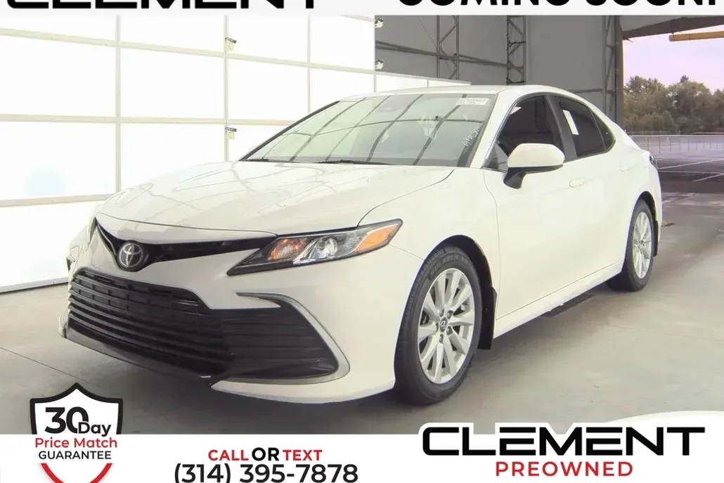 2022 Toyota Camry LE photo 1