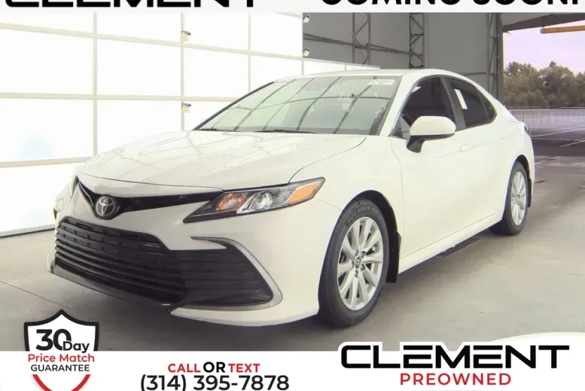 2022 Toyota Camry LE photo 1