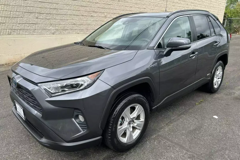 2021 Toyota RAV4 Hybrid XLE photo 1