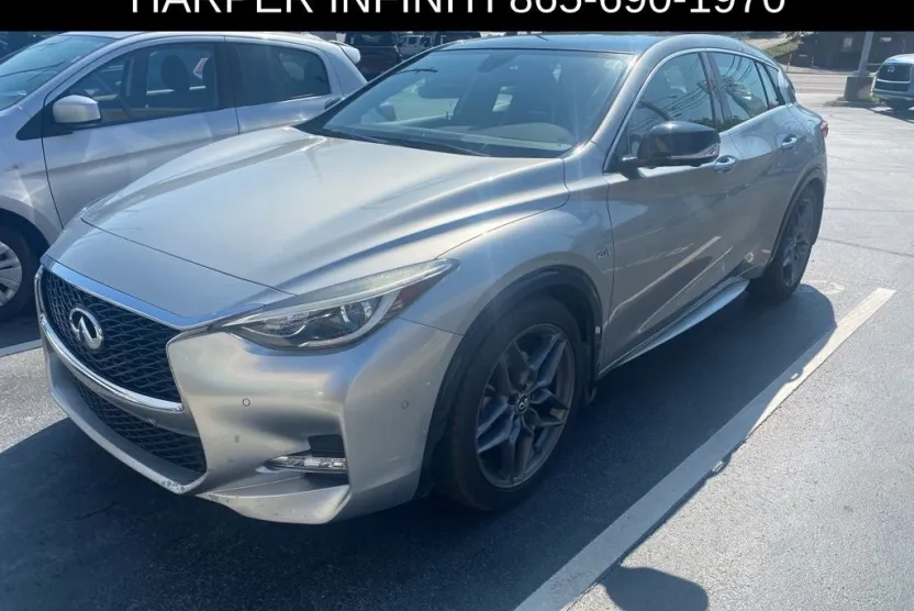 2017 Infiniti QX30 Sport photo 1