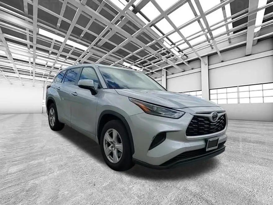 2023 Toyota Highlander L photo 1