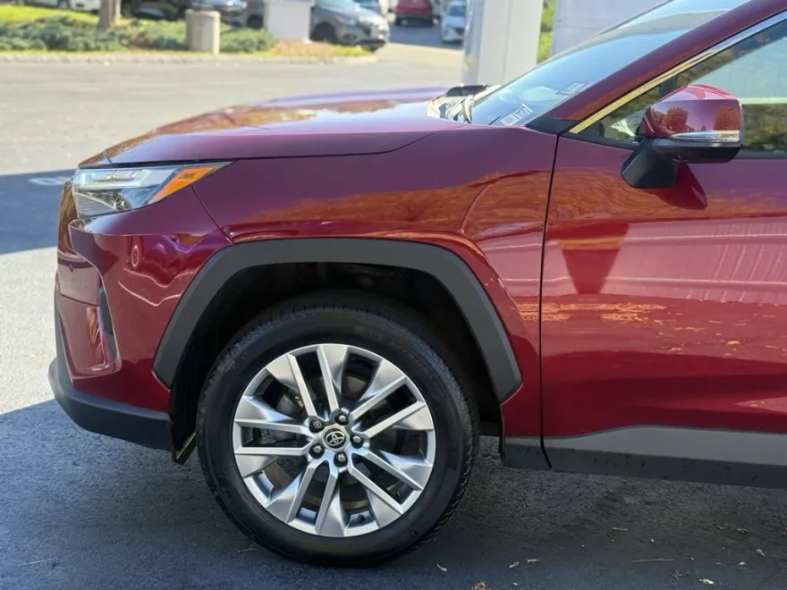 2022 Toyota RAV4 Limited photo 1