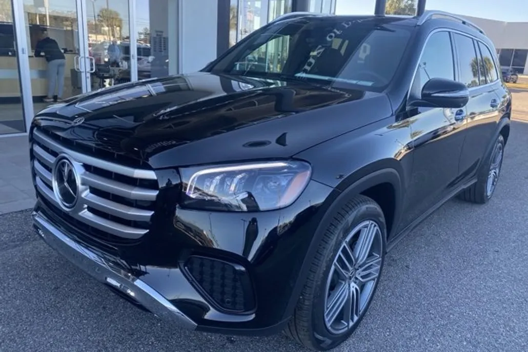 2025 Mercedes Benz GLS 450 4MATIC photo 1