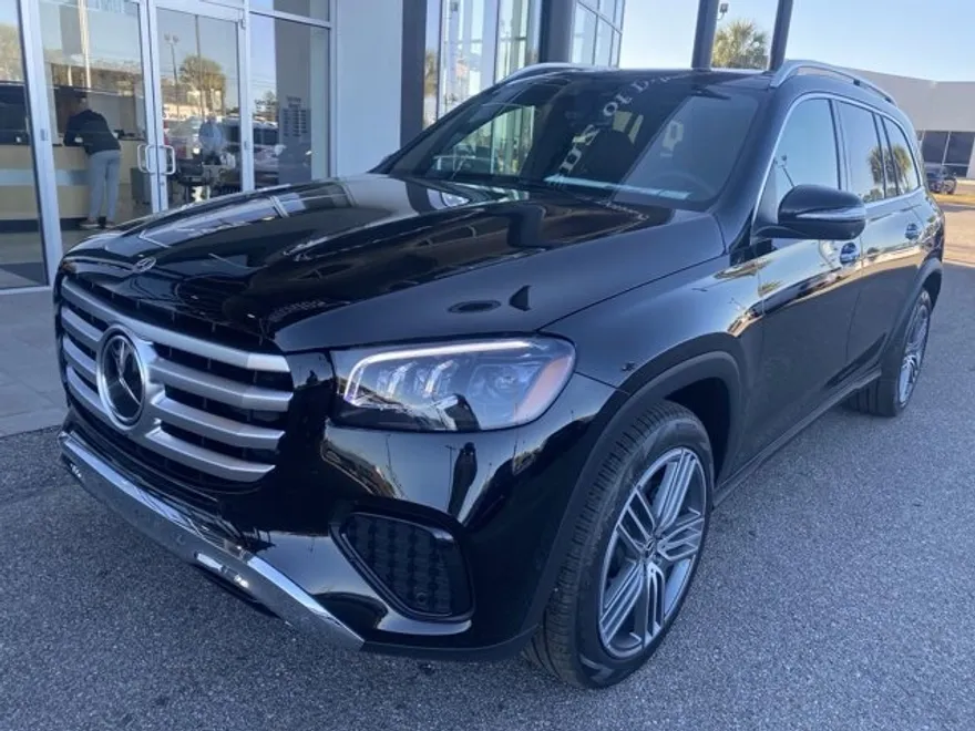 2025 Mercedes Benz GLS 450 4MATIC photo 1