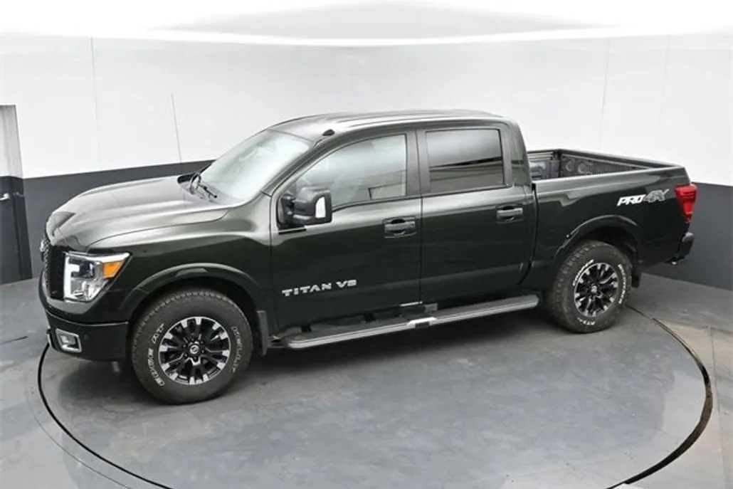 2019 Nissan Titan PRO-4X photo 1