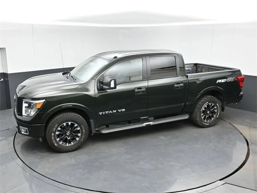 2019 Nissan Titan PRO-4X photo 1