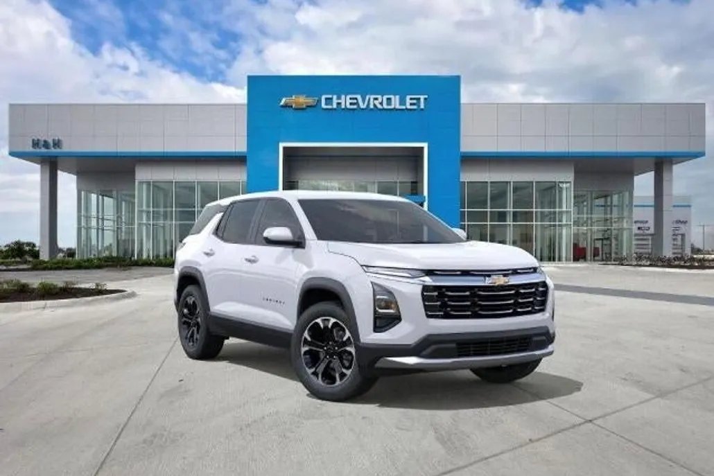 2026 Chevrolet Equinox LT photo 1