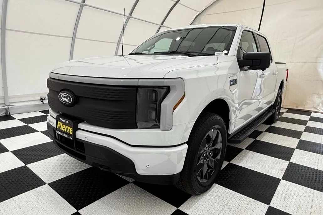 2025 Ford F-150 Lightning photo 1