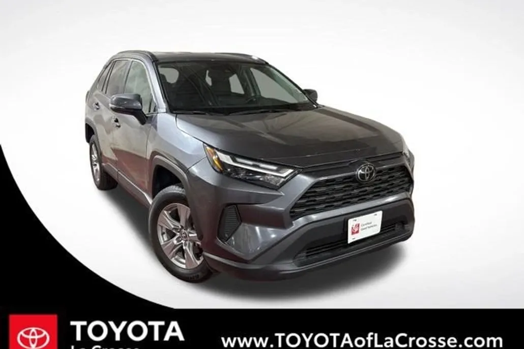 2024 Toyota RAV4 XLE photo 1