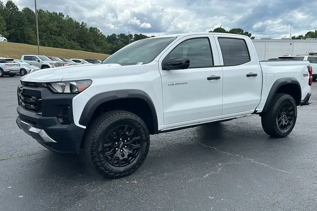 2026 Chevrolet Colorado Trail Boss photo 1
