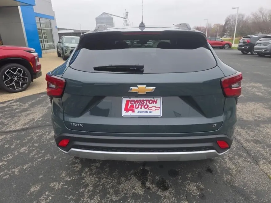 2025 Chevrolet Trax LT photo 4