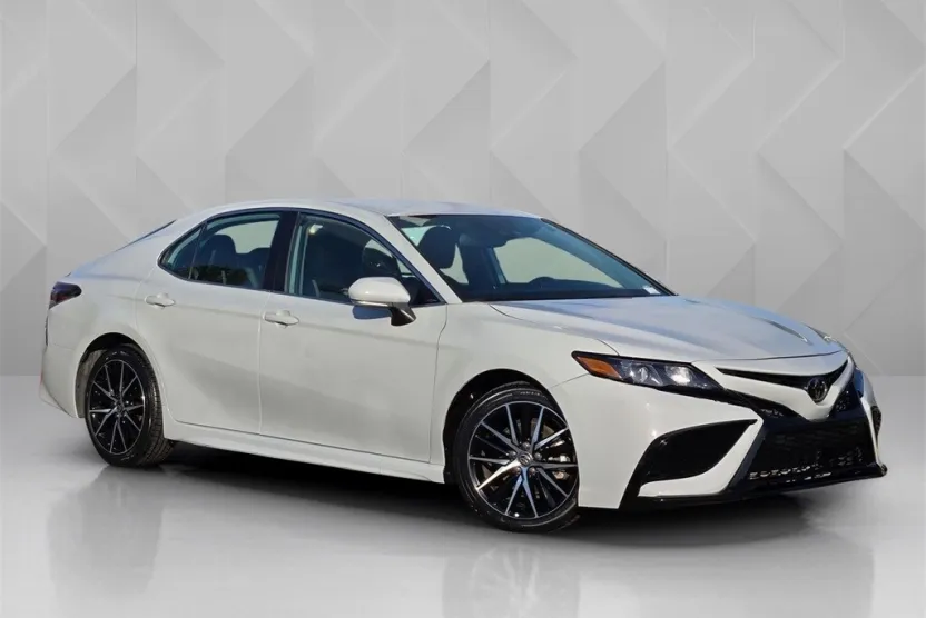 2023 Toyota Camry SE photo 1