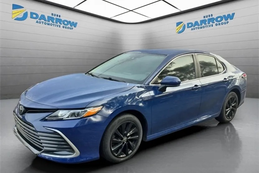 2023 Toyota Camry LE photo 1