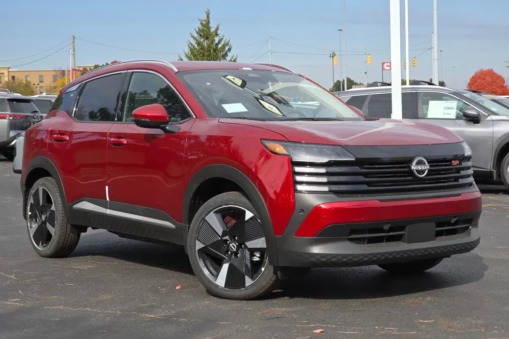 2025 Nissan Kicks SR photo 1
