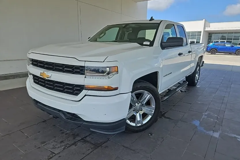 2019 Chevrolet Silverado 1500 Custom photo 1