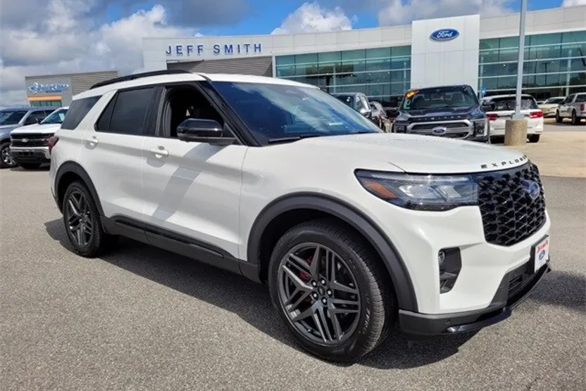 2025 Ford Explorer ST photo 1