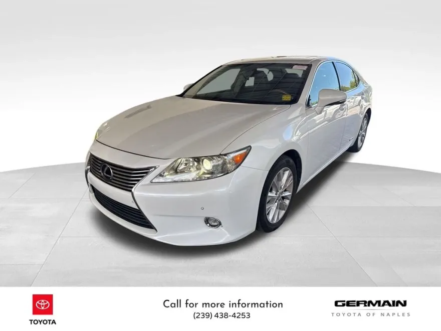 2015 Lexus ES 300h photo 1